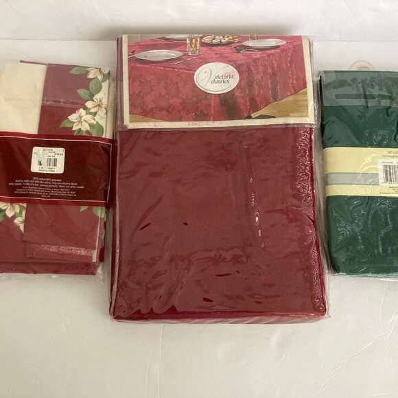 Victoria Classics Solid Burgundy Poinsettia Tablecloth 60" x 84" & 8 Napkins New - Picture 12 of 15